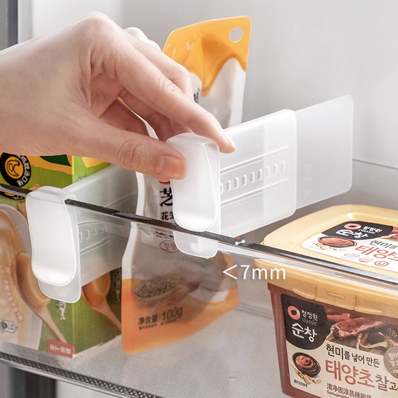 Kẹp nhựa chia ngăn trên cánh cửa tủ lạnh